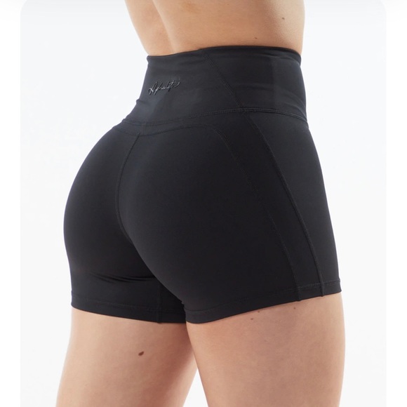 ✨SOLD✨Alphalete Pulse Surge Shorts 4” Size Medium - Picture 1 of 7